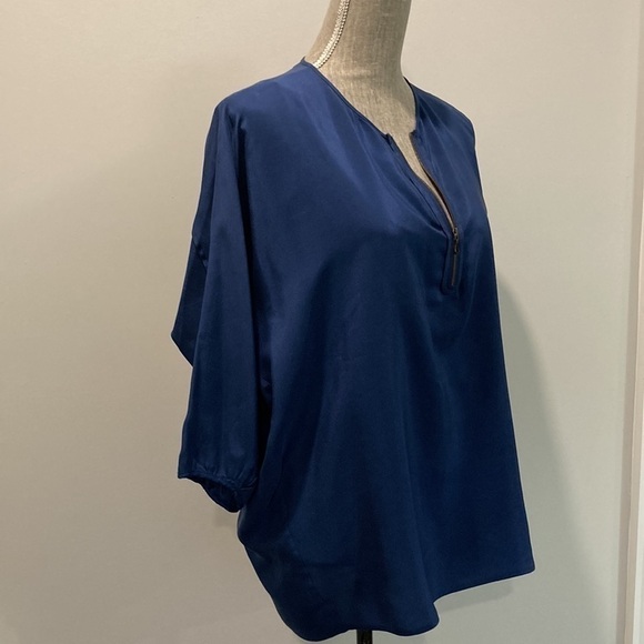 VINCE Blue Silk Blouse Loose Boxy Fit Oversized Small Fits Medium Zip Front - Picture 10 of 11